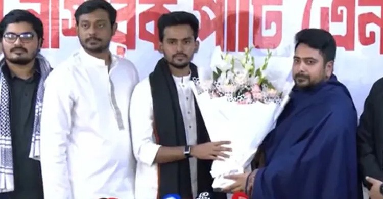 এনসিপিতে যোগ দিয়ে মুখপাত্র হলেন আসিফ মাহমুদ, করবেন না নির্বাচন