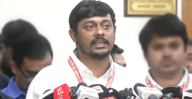 বাস্তবেই কাউকে ভয় পাই না, তারা আবার অনলাইনে ভয় দেখায়: নাসীরুদ্দীন পাটওয়ারী