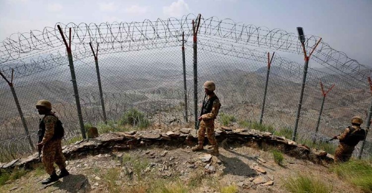 পাকিস্তানের হামলায় নিহত ২৩ আফগান সেনা