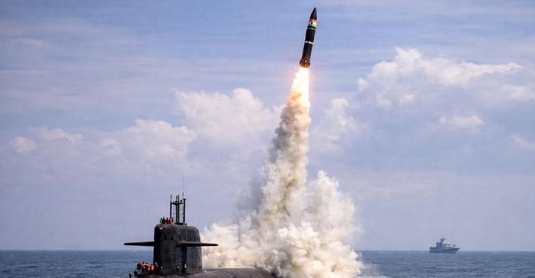 বঙ্গোপসাগরে মাঝারি পাল্লার ব্যালিস্টিক ক্ষেপণাস্ত্র পরীক্ষা চালাল ভারত