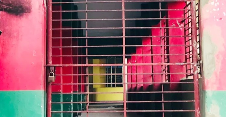 ২৪৩ স্কুলে পরীক্ষা বন্ধ, কর্মবিরতিতে থাকা সব শিক্ষককে শোকজ