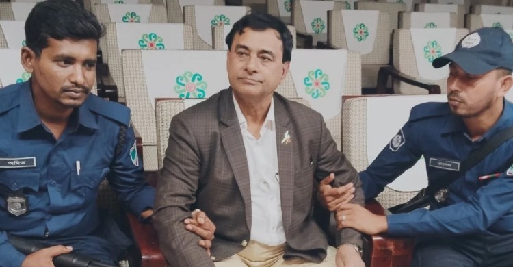 কোট-স্যুট গায়ে দিয়ে যশোর সার্কিট হাউসে হাজির ভুয়া সচিব, অতঃপর...