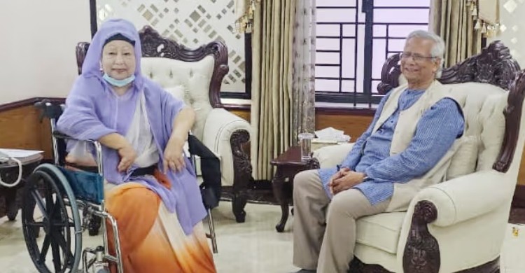 খালেদা জিয়ার জন্য দেশবাসীর কাছে দোয়া চাইলেন প্রধান উপদেষ্টা