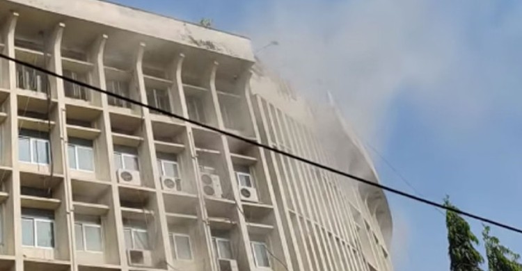 শাহবাগে বাংলাদেশ মেডিকেল বিশ্ববিদ্যালয়ে আগুন