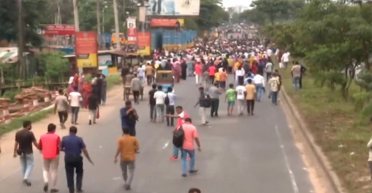 ইসলামী ব্যাংকের চাকরিচ্যুত কর্মীরা মহাসড়ক ছাড়লেন, যান চলাচল স্বাভাবিক