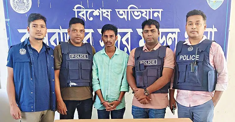 মায়ের পরকীয়া প্রেমিককে পিটিয়ে হত্যা, ছেলে গ্রেপ্তার