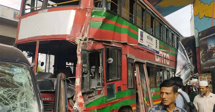 মগবাজারে ঢাকা বিশ্ববিদ্যালয়ের বাস দুর্ঘটনায় ৮ শিক্ষার্থী আহত