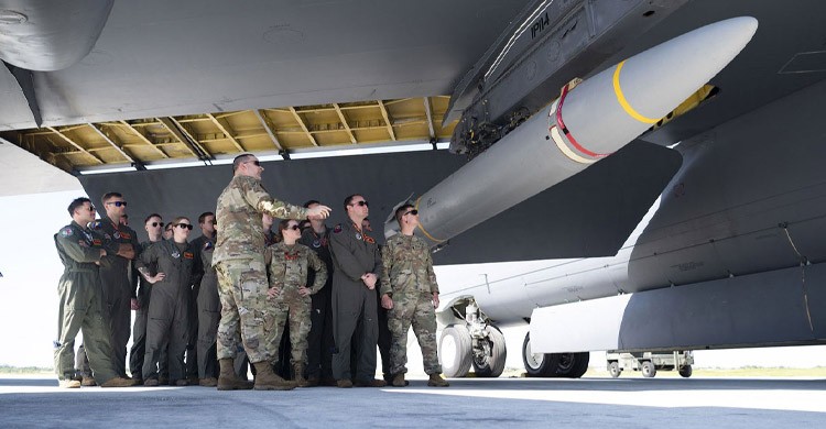 ইরানে হামলার জন্য হাইপারসনিক ক্ষেপণাস্ত্র মোতায়েনের পরিকল্পনা যুক্তরাষ্ট্রের