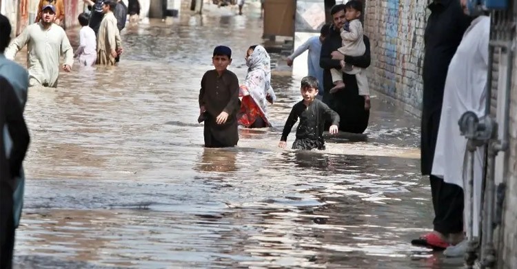 পাকিস্তানে ভারি বর্ষণে ৪৫ জনের মৃত্যু, আহত শতাধিক