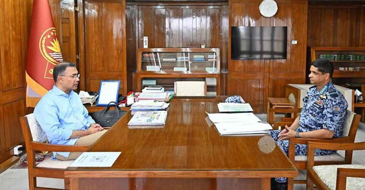 প্রধানমন্ত্রীর সঙ্গে সৌজন্য সাক্ষাৎ করলেন বিমান বাহিনী প্রধান