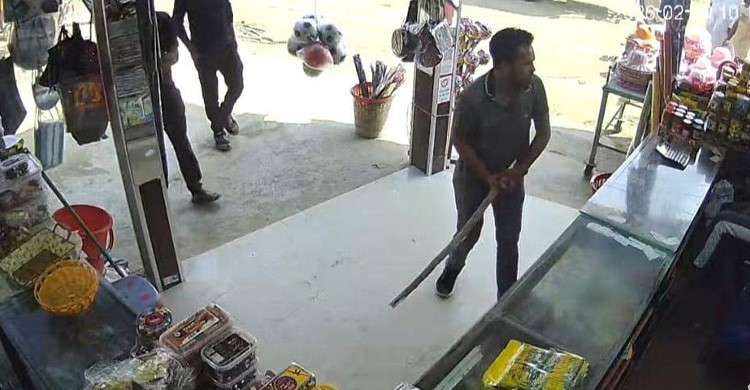 কুয়াকাটায় দোকান ভাঙচুর: স্বেচ্ছাসেবক দলের সদস্য বহিষ্কার, পরে গ্রেফতার