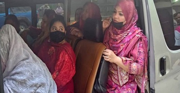 ধানমন্ডিতে ‘মুজিবপ্রেমী’ ব্যানারে ঝটিকা মিছিল, আ. লীগের নেত্রীসহ গ্রেপ্তার ৮