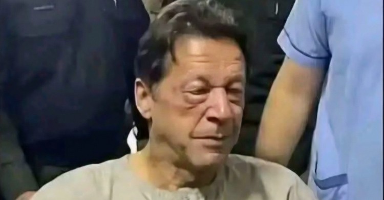 আপস করে মুক্তি পেতে রাজি নন ইমরান খান