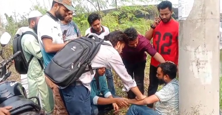 বন্দরে পিস্তল ঠেকিয়ে বিকাশ এজেন্টের প্রায় ৩ লাখ টাকা ছিনতাই