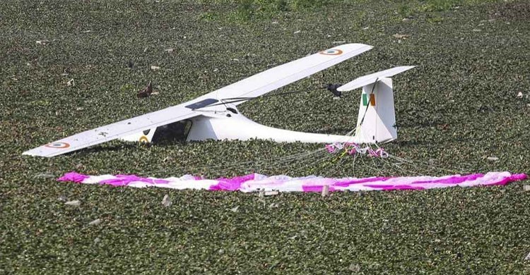 এবার পুকুরে ভেঙে পড়ল ভারতের বিমানবাহিনীর প্রশিক্ষণ বিমান