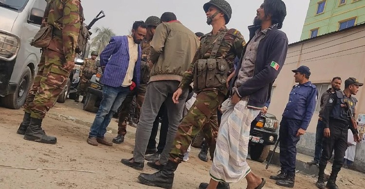 বিএনপির দুই গ্রুপের সংঘর্ষে রণক্ষেত্র নারায়ণগঞ্জ, বোমা বিস্ফোরণ