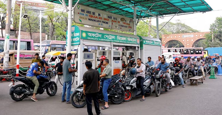 তেল নিতে লাগবে ডিসির সিল ও স্বাক্ষরযুক্ত ‘ফুয়েল কার্ড’