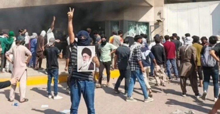 পাকিস্তানে মার্কিন কনস্যুলেটে হামলা, পুলিশের সঙ্গে সংঘর্ষে নিহত ৯