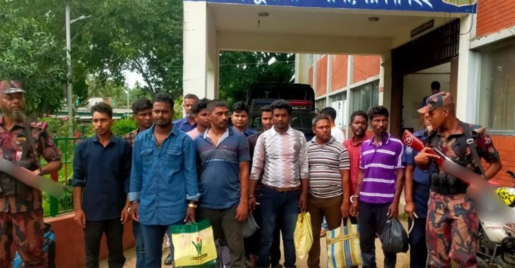 ১০ বাংলাদেশিকে ফেরত দিল বিএসএফ