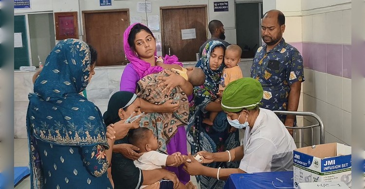 অন্তর্বর্তী সরকারের টিকা সংগ্রহে অব্যবস্থাপনায় হামের ভয়াবহ প্রাদুর্ভাব, দেশজুড়ে আক্রান্ত ৩২ হাজার, মৃত্যু ২৫০ শিশু
