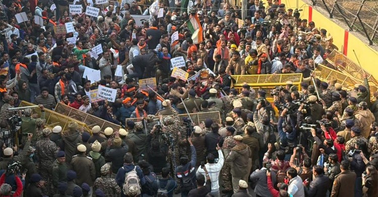 দিল্লিতে বাংলাদেশ হাইকমিশনের সামনে উগ্র হিন্দুত্ববাদীদের বিক্ষোভ