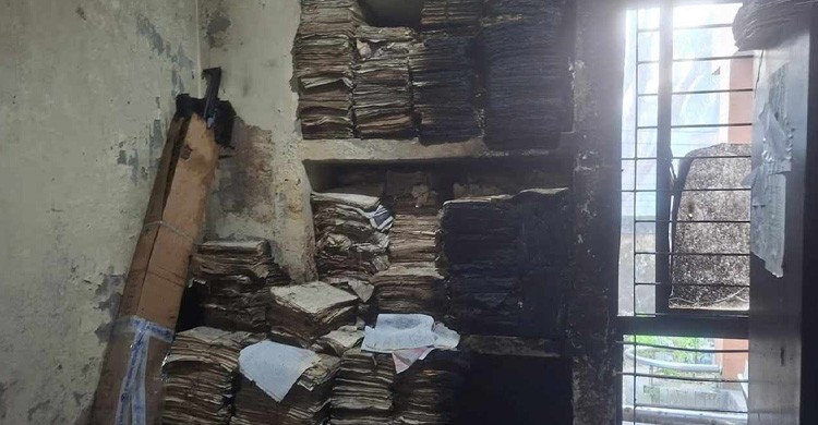 লক্ষ্মীপুরে নির্বাচন অফিসে দুর্বৃত্তদের আগুন, পুড়েছে গুরুত্বপূর্ণ নথি