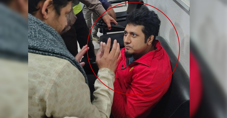 শাহবাগে ইনকিলাব মঞ্চের আন্দোলন থেকে পিস্তলসহ যুবক আটক