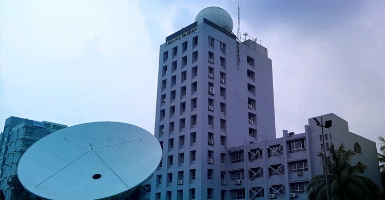 সকাল ৯টার মধ্যে ৬০ কিলোমিটার বেগে ঝড়ের সম্ভাবনা, ১১ জেলায় সতর্কতা জারি