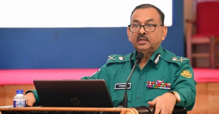 গাড়িতে আগুন ও ককটেল নিক্ষেপকারীকে গুলির নির্দেশ ডিএমপি কমিশনারের