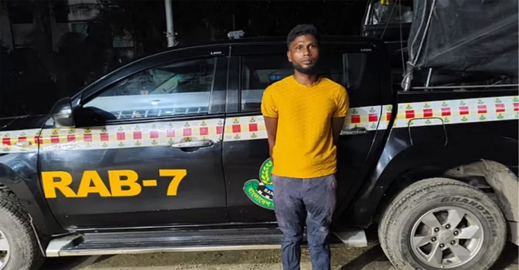 পুলিশকে কামড় দিয়ে আদালত থেকে পালানো আসামি ফেনীতে গ্রেপ্তার