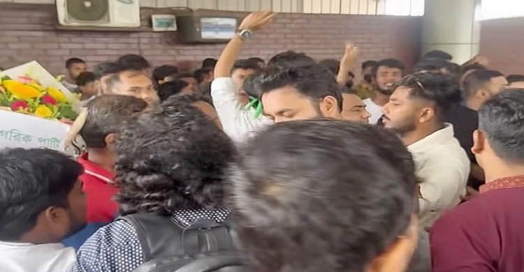 বিমানবন্দরে এনসিপি নেতা-কর্মীদের বিরুদ্ধে দুর্ব্যবহারের অভিযোগ, আখতার-জারার সংবাদ সম্মেলন বর্জন