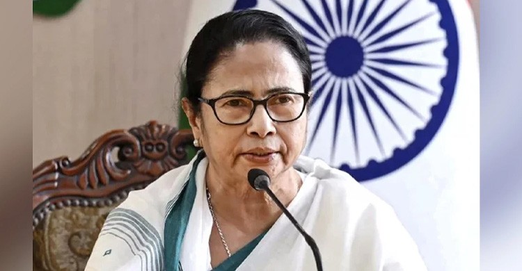 নির্বাচনে জিততে রাফাল বিমান ছাড়া সব নামিয়েছে বিজেপি: মমতা