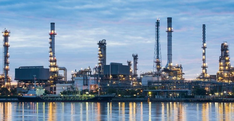 ইরানের তেল কেনায় চীনের ওপর নিষেধাজ্ঞা দিল যুক্তরাষ্ট্র