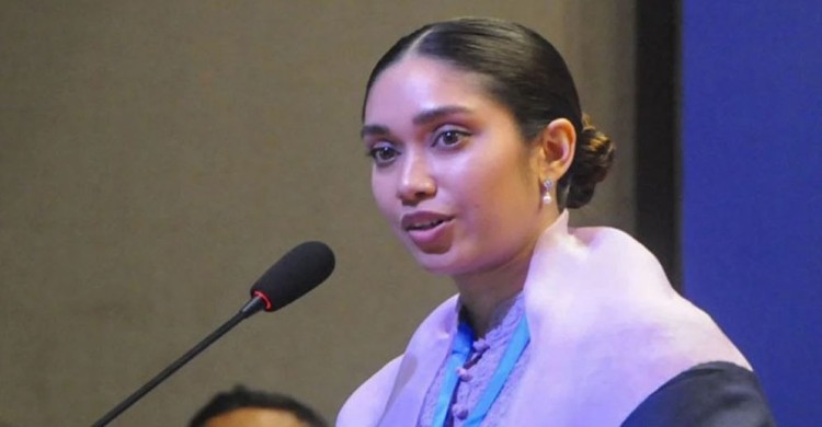 লাইনে দাঁড়িয়ে পরীক্ষা দিয়ে ড্রাইভিং লাইসেন্স নিলেন জাইমা রহমান