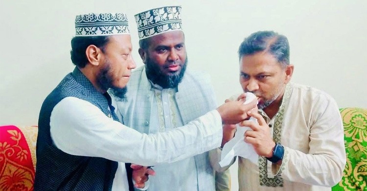 পরাজিত বিএনপি প্রার্থীকে মিষ্টি মুখ করালেন আমির হামজা