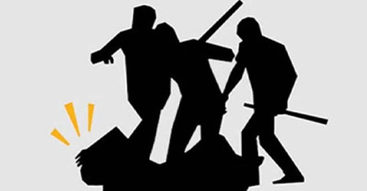 তারাবির নামাজ চলাকালীন মসজিদে ঢুকে নামাজরত ছাত্রশিবির নেতাকে পিটিয়ে জখম