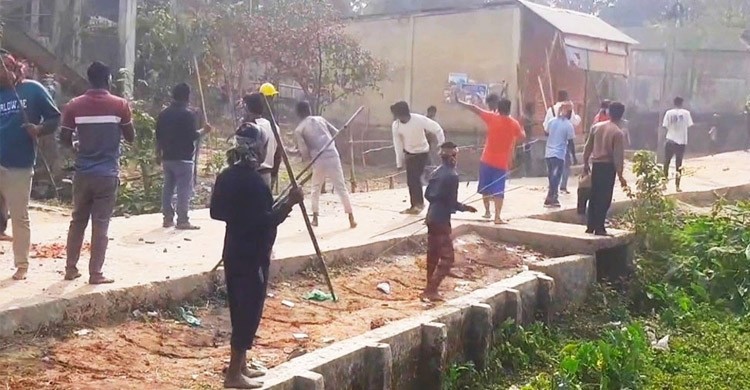 রণক্ষেত্র হবিগঞ্জ: মাইকে ঘোষণা দিয়ে দুই পক্ষের সংঘর্ষ, আহত ১০