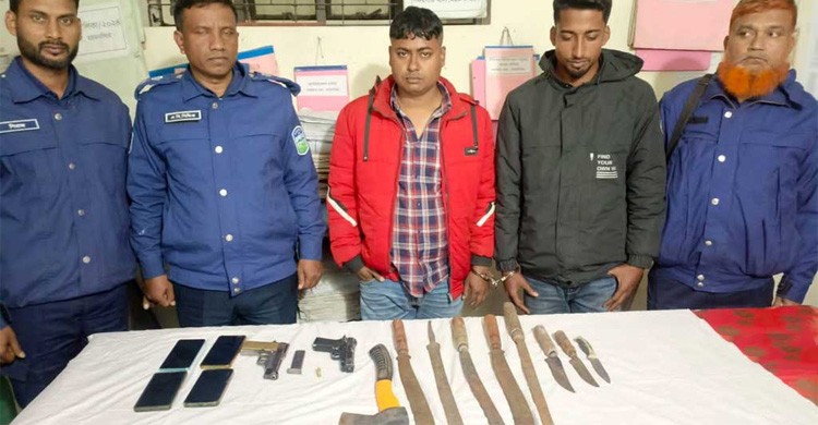 ময়মনসিংহে যৌথবাহিনীর অভিযানে বিদেশি পিস্তল-গুলিসহ ছাত্রদলের ৩ নেতাকর্মী গ্রেপ্তার