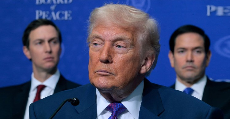 বাংলাদেশসহ সব দেশের ওপর শুল্ক বাড়িয়ে দিলেন ট্রাম্প