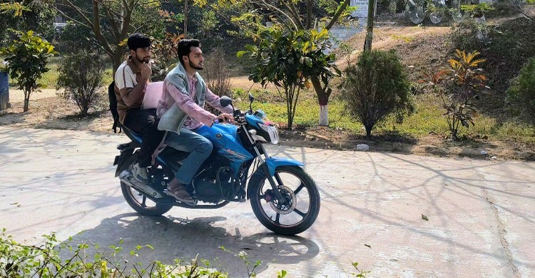 ‎কুবি ভর্তি পরীক্ষায় ছাত্রদলের বাইক সার্ভিস