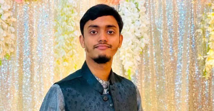 ​বাংলাদেশের রাজনৈতিক সংকট: ব্যক্তিপূজা থেকে নাগরিক ক্ষমতায়নের পথে বাধা