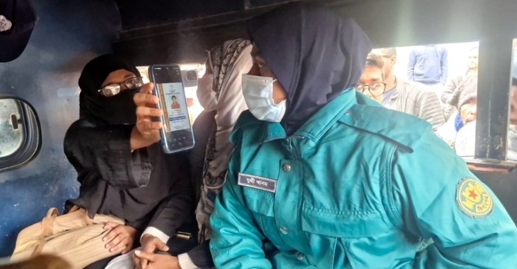 জবিতে শিবিরের ভিপি প্রার্থীর স্ত্রীকে হেনস্তা শেষে পুলিশে দিল ছাত্রদল নেতাকর্মীরা!