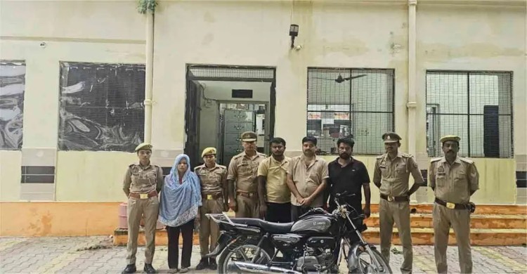 দুধে ঘুমের ওষুধ মিশিয়ে শরীরে বিষধর সাপ ছেড়ে স্বামীকে হত্যা