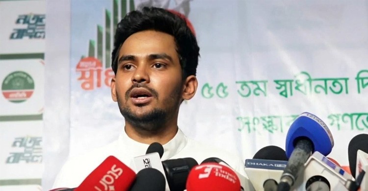 সরকারের ঘনিষ্ঠ কেউ তেল মজুত করছে: আসিফ মাহমুদ