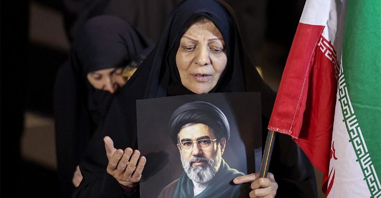 নিরাপত্তাজনিত কারণে জনসম্মুখে আসছেন না সুপ্রিম লিডার, তবে ‘সম্পূর্ণ সুস্থ’ আছেন