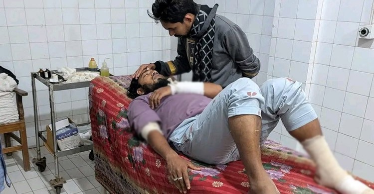 তারাবির নামাজ শেষে ইমামকে টেনেহিঁচড়ে নিয়ে মারধরের অভিযোগ বিএনপির নেতাকর্মীদের বিরুদ্ধে