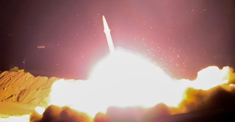 কাতারে মার্কিন ঘাঁটিতে ইরানের ক্ষেপণাস্ত্র হামলা