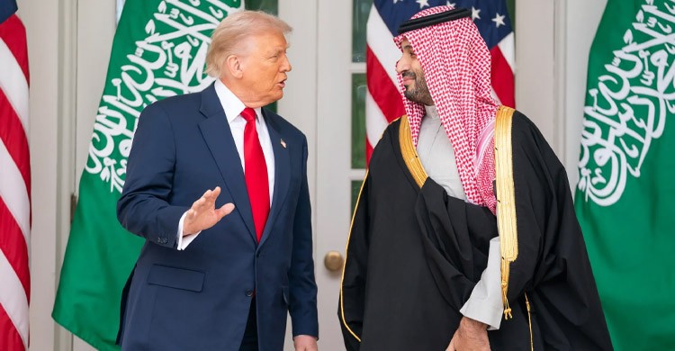 ইরানে আরও কঠোর হামলা চালানোর জন্য ট্রাম্পকে আহ্বান সৌদি আরবের